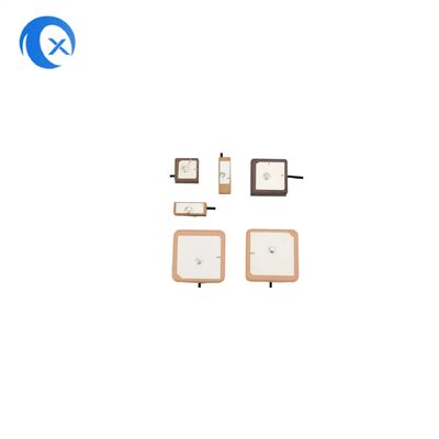 Çin 12*12*67mm 22dBi Yüksek Kazançlı Gömülü GPS Aktif Araç Navigasyon Dahili Yama GPS Anteni