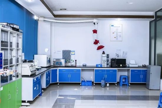 Döndürülebilir 44*195mm 4G LTE Anteni, Çalışma Sıcaklığı -20°C ila +60°C için RP-SMA Erkek Düz Konnektörlü